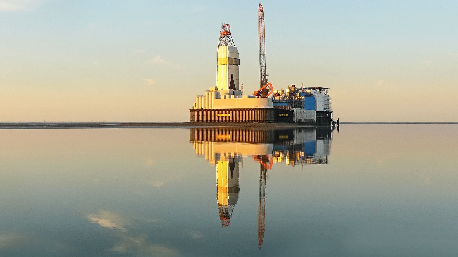 Ölbohrinsel Mittelplate im Wattenmeer