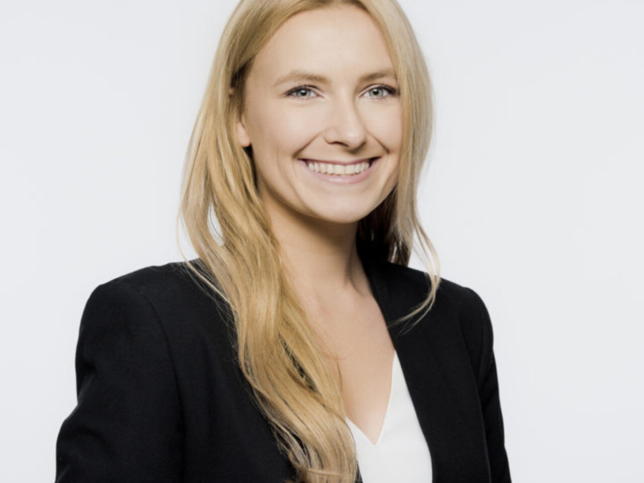 Camille Lothe, Präsidentin der SVP Stadt Zürich, ärgert sich über eine «Politik, die sich gegen das Auto wendet.» Sie empfindet die vermehrte Einführung von Tempo 30 als «staatlichen Bevormundung, nicht basierend auf vernünftigen Argumenten, sondern auf Ideologien.»