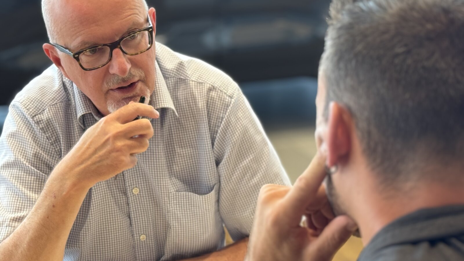 Für die neue Serie AUTOHOLICS interviewt STREETLIFE-Autor Pentti Aellig den prominenten Schwinger und Autofan Kilian Wenger.