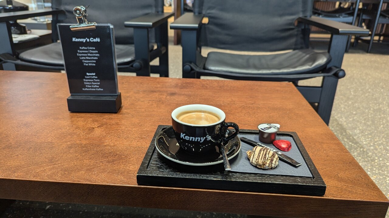 Kaffee in Kenny's Autocenter