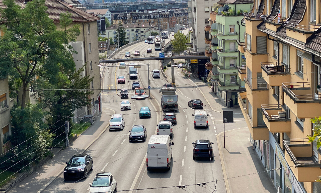Die Rosengartenstrasse in Zürich ist die Hauptverkehrsader der Stadt. Wer zum Beispiel von Winterthur her kommend in die Stadt will, fährt in der Regel auf dieser Achse. Bild: STREETLIFE