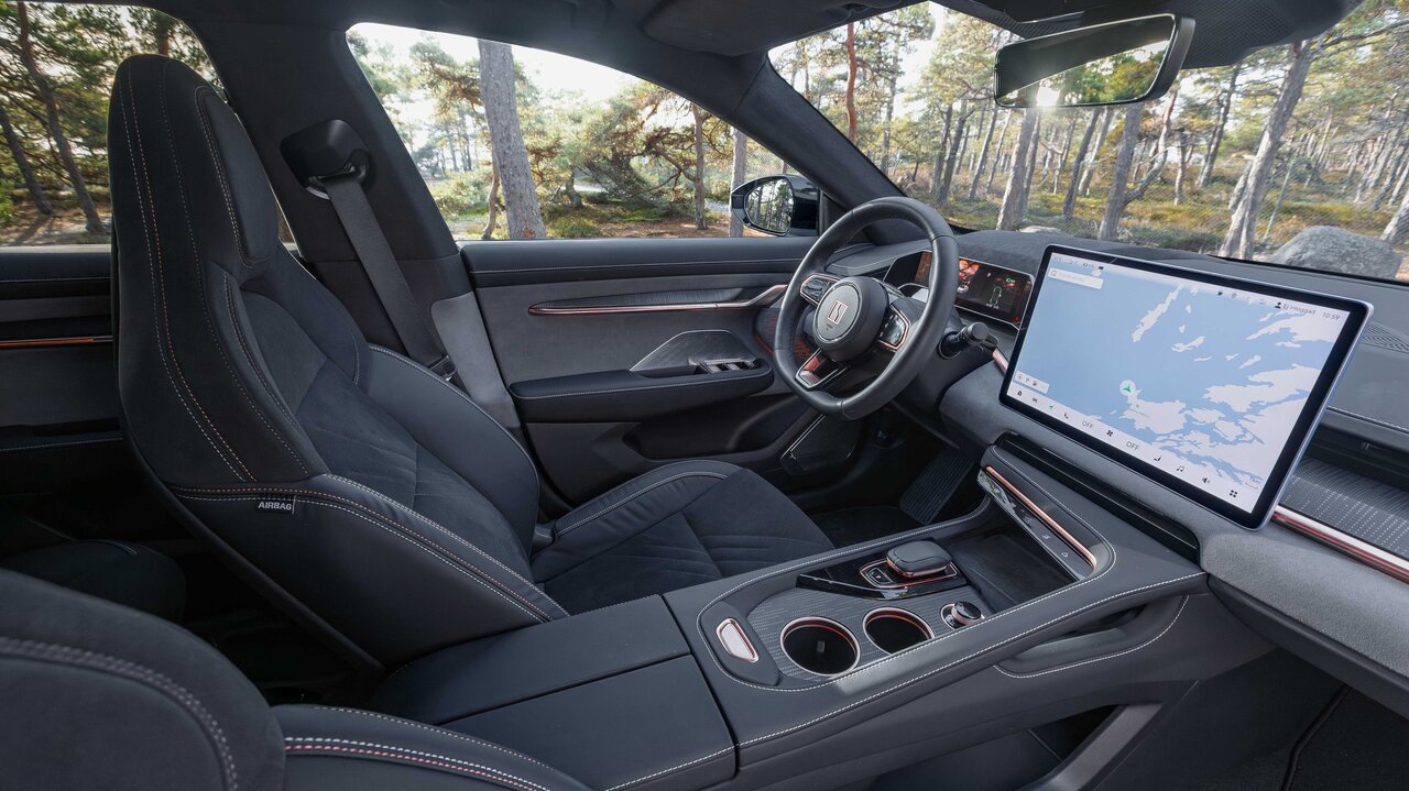 Cockpit des Zeekr 001