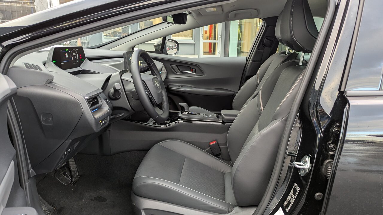 Vordersitze im Toyota Prius