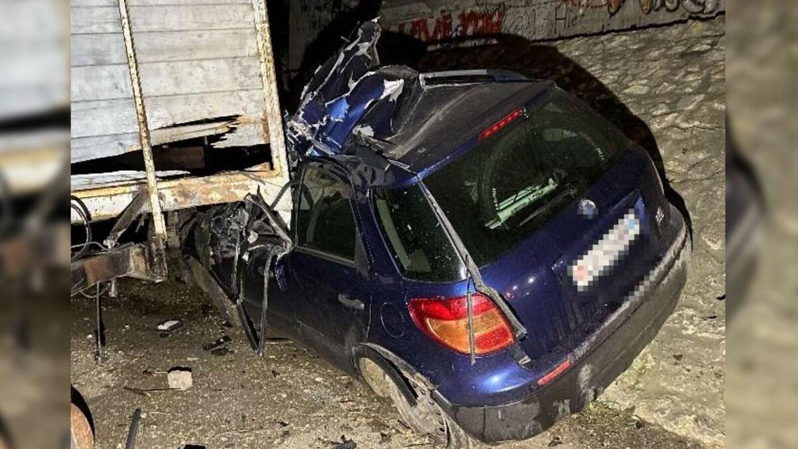 Das gestohlene Fahrzeug wurde beim Unfall in Oensingen stark beschädigt. Bild: Kantonspolizei Solothurn