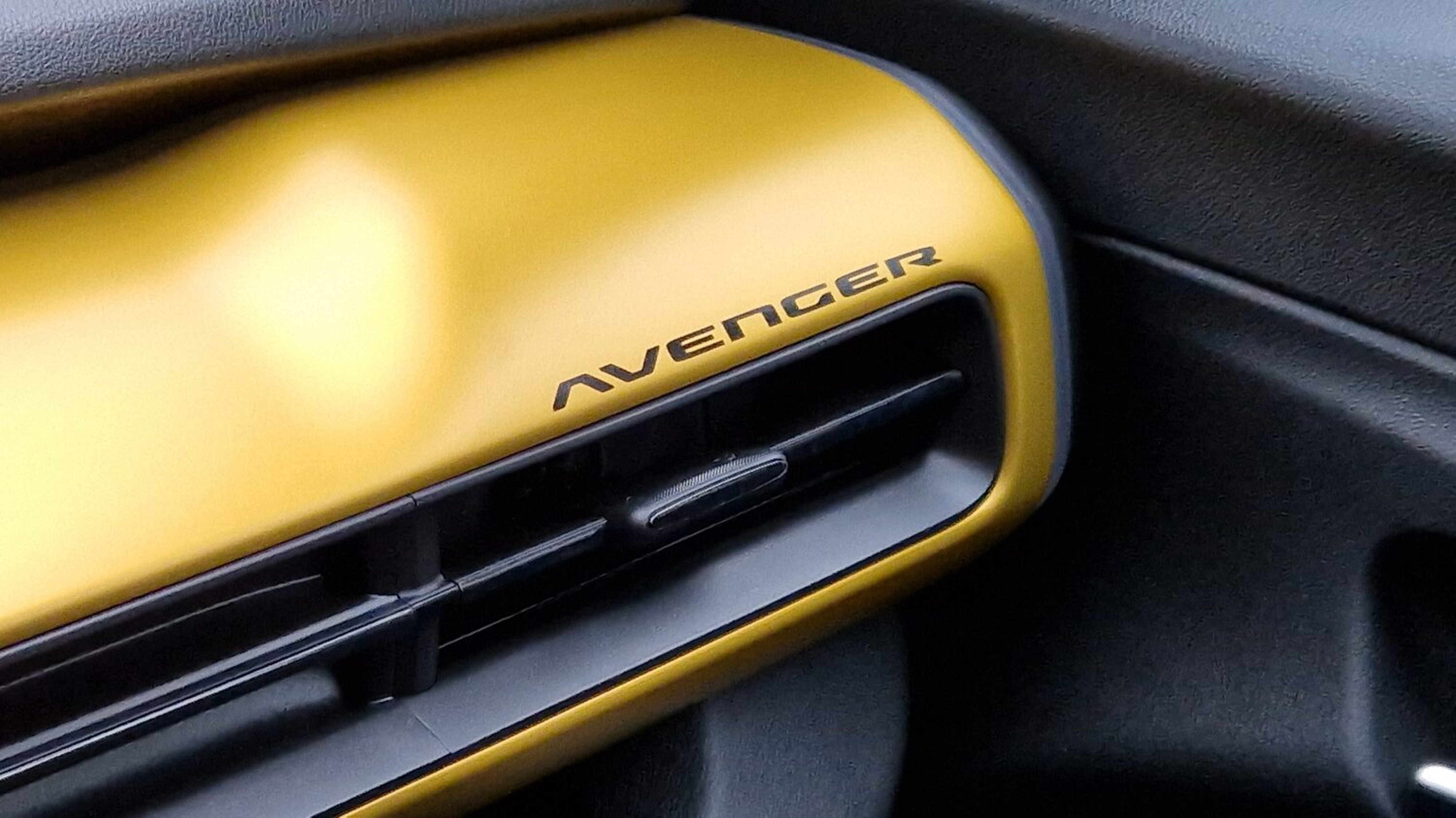 Avenger-Schriftzug im so heissenden Jeep-Modell