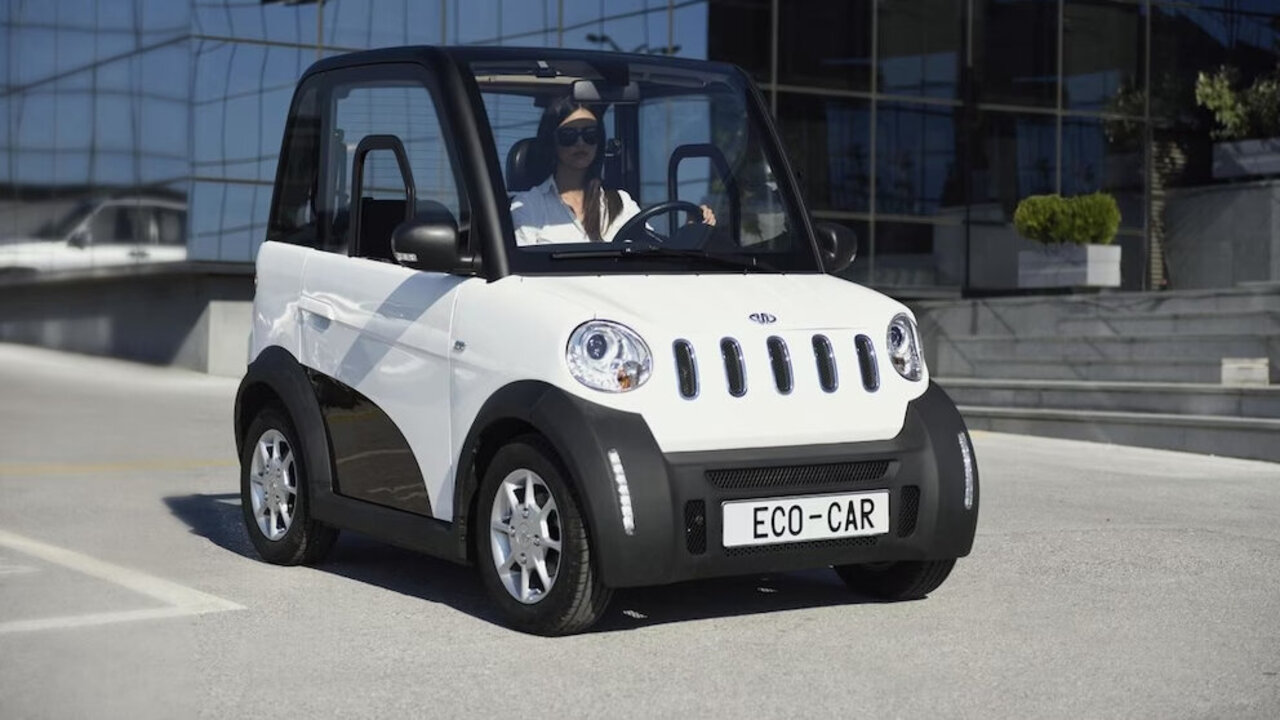 Das Galaxus-Auto Hitec Eco Car von vorne.