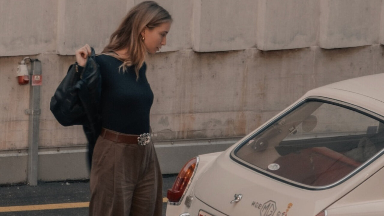 Julia Gut und MG B GT