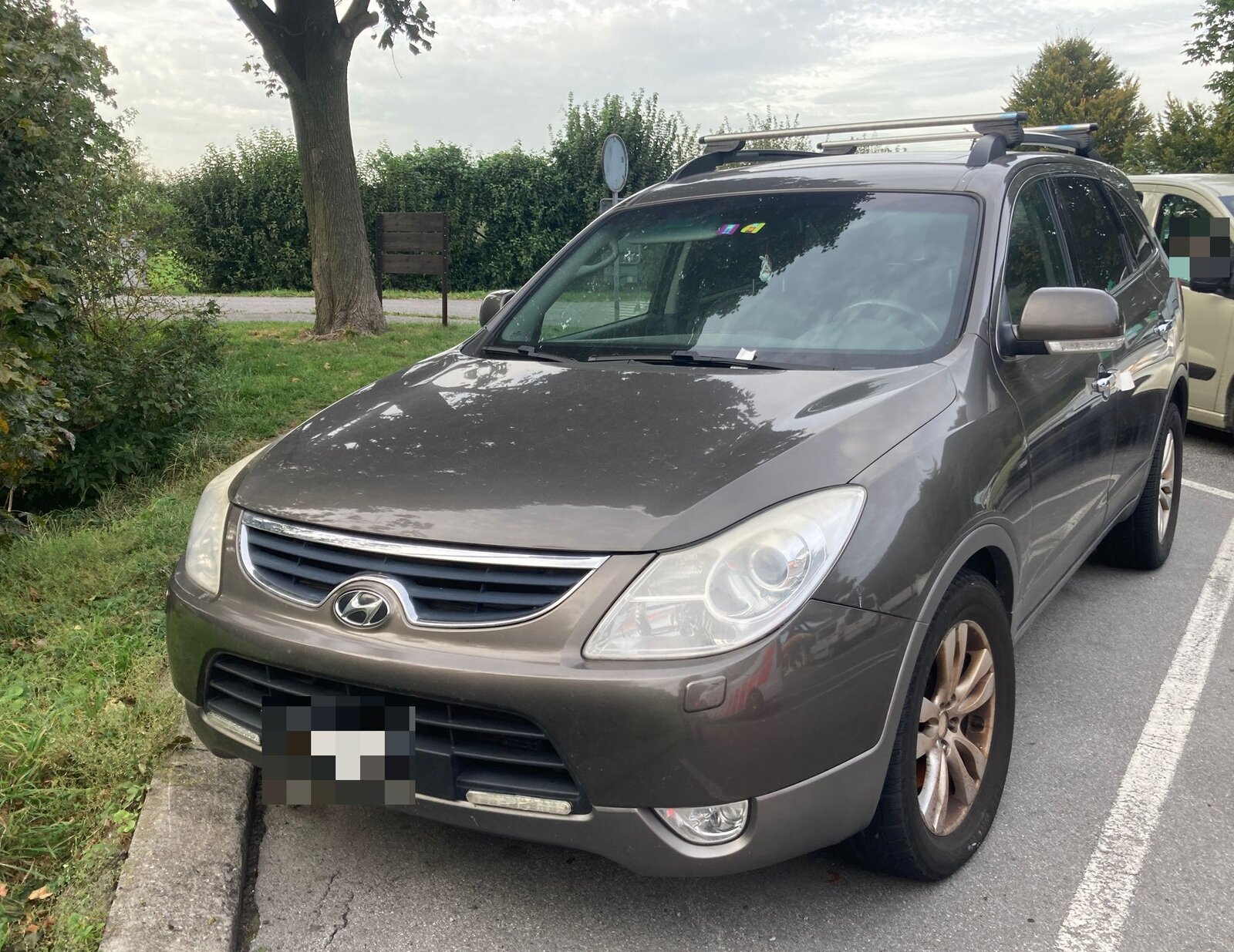 Auto auf Parkplatz
