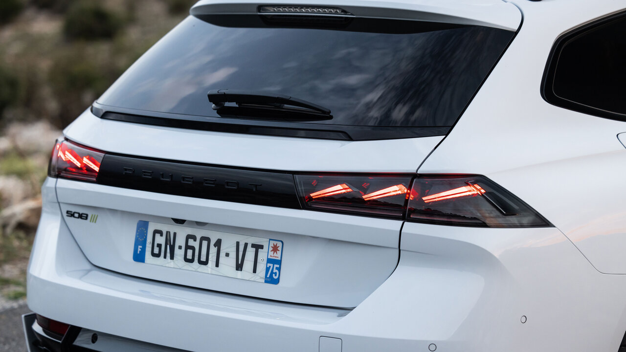 Heckansicht des Peugeot 508 SW PSE