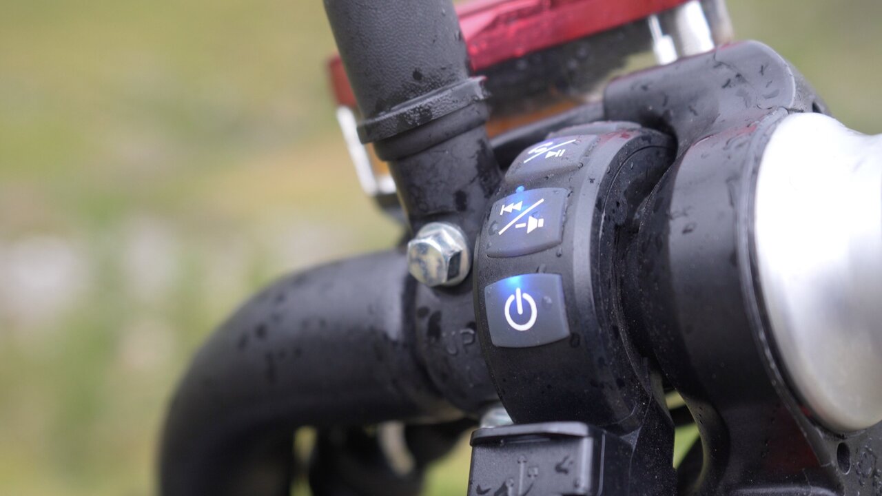 Bluetooth-Bedienung fürs Smartphone am Ridelec Ghostrider