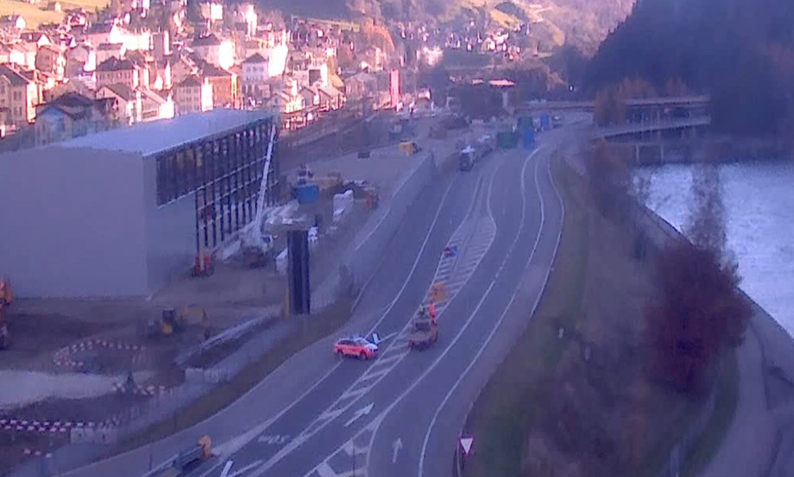 Die Polizei hat ebenfalls die Zufahrt auf die Autobahn in Fahrtrichtung Norden gesperrt. Bild: Amt für Betrieb Nationalstrassen AfB