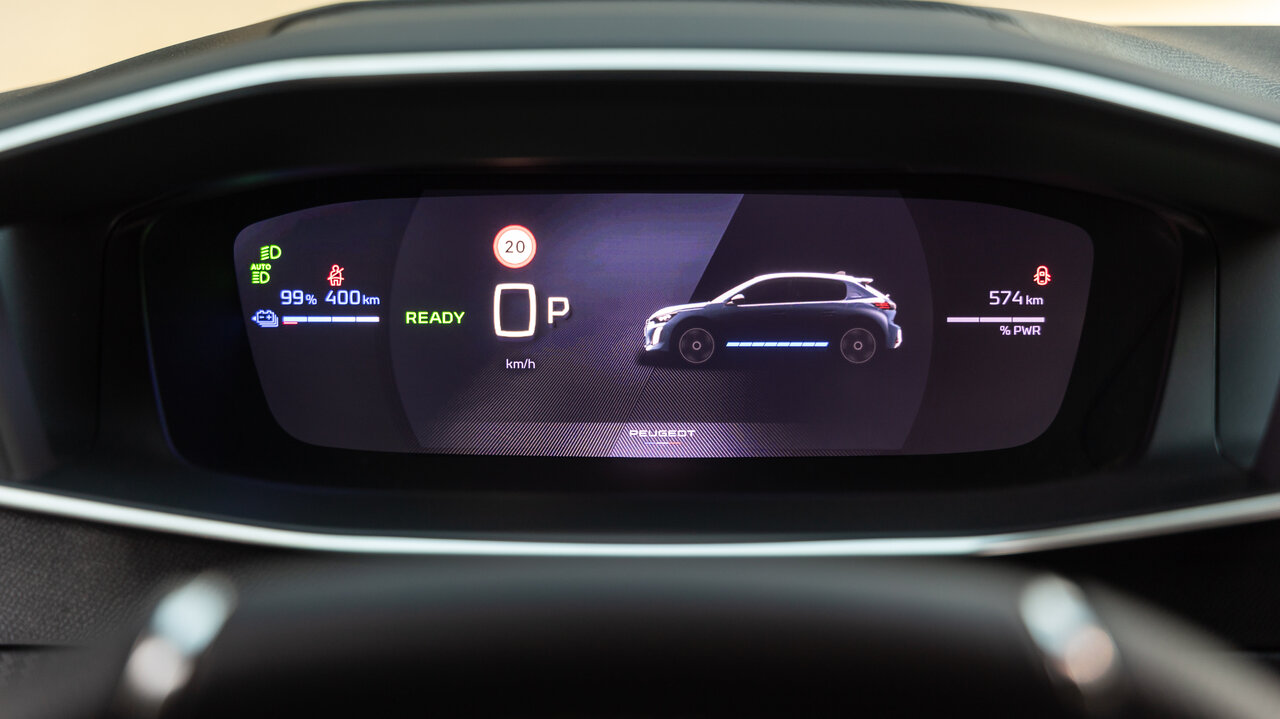 Digitaler Tache im Peugeot 208