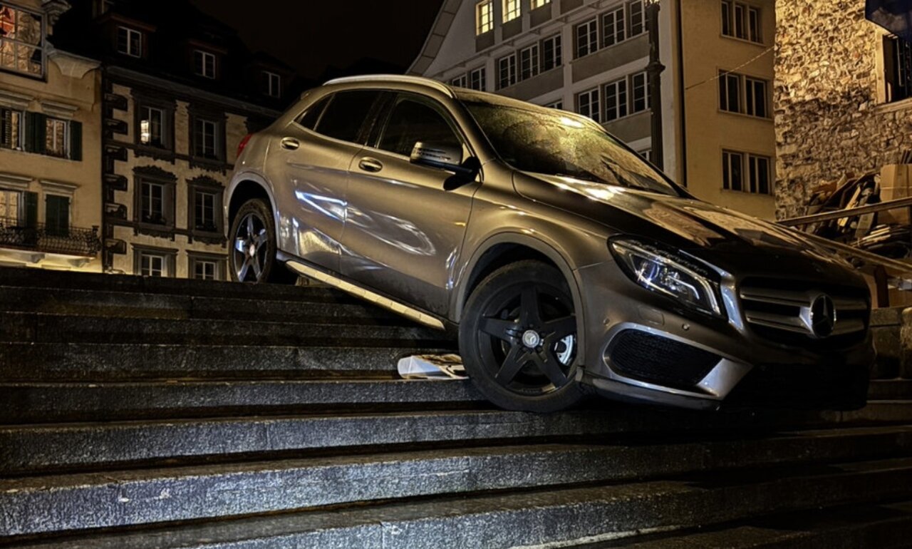 Rathaustreppe Luzern Auto