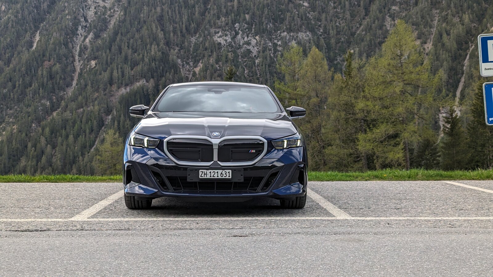 BMW i5 von vorne