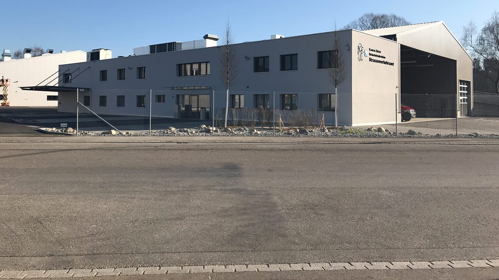 Zur Bestechungsaffäre ist es am Strassenverkehrsamt Bassersdorf gekommen. Bild: Strassenverkehrsamt Bassersdorf / Facebook