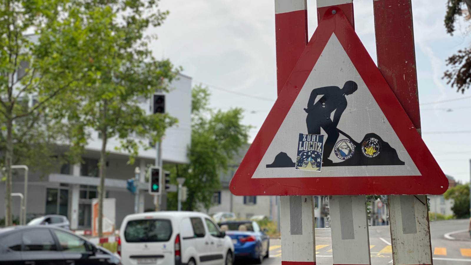 Immer Sommer wird auf der Autobahn und in den Städten viel gebaut. Viele Autofahrende haben das Gefühl, deutlich mehr, als auch schon. Stimmt das? Bild: Linus V. Barta