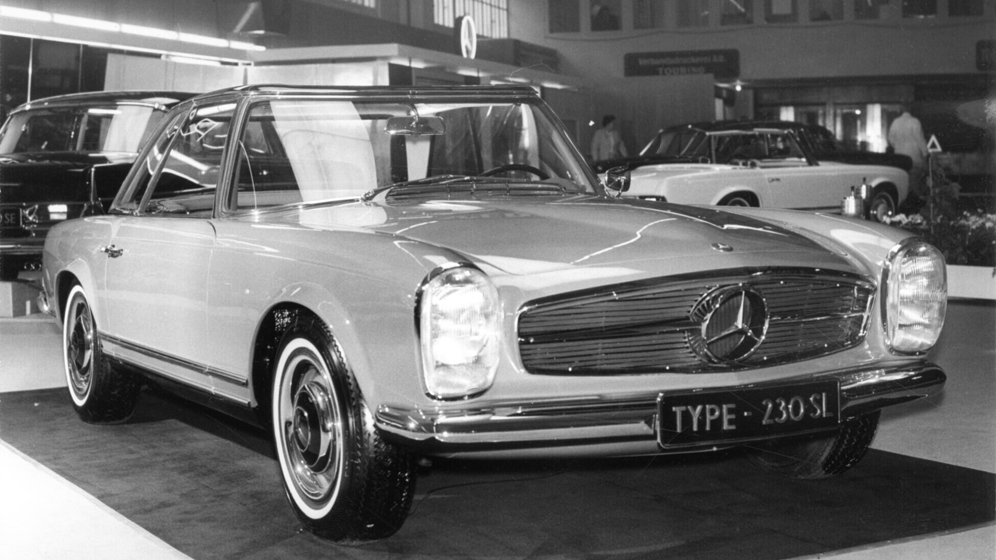 Mercedes-Benz 230 SL Pagode 1963 am Salon