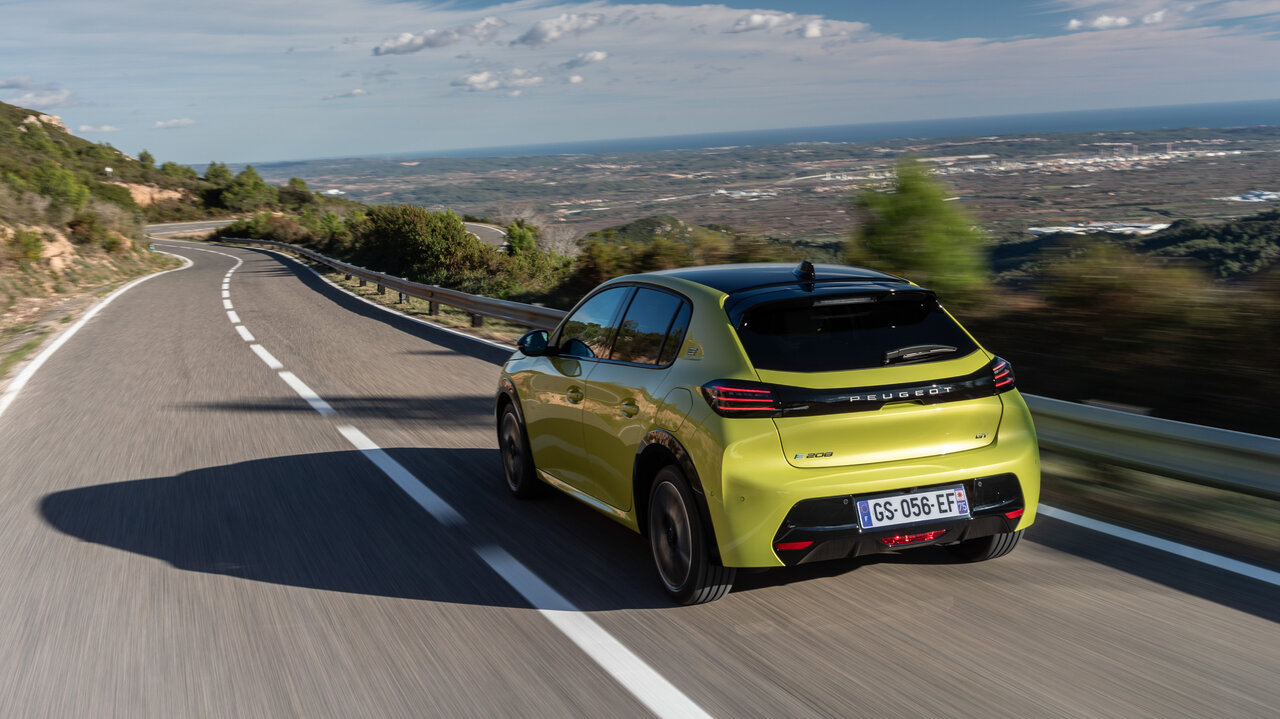 Peugeot 208 von hinten