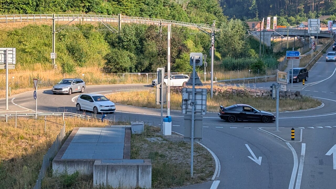 Kreisel Enge zwischen Neuhausen am Rheinfall und Beringen