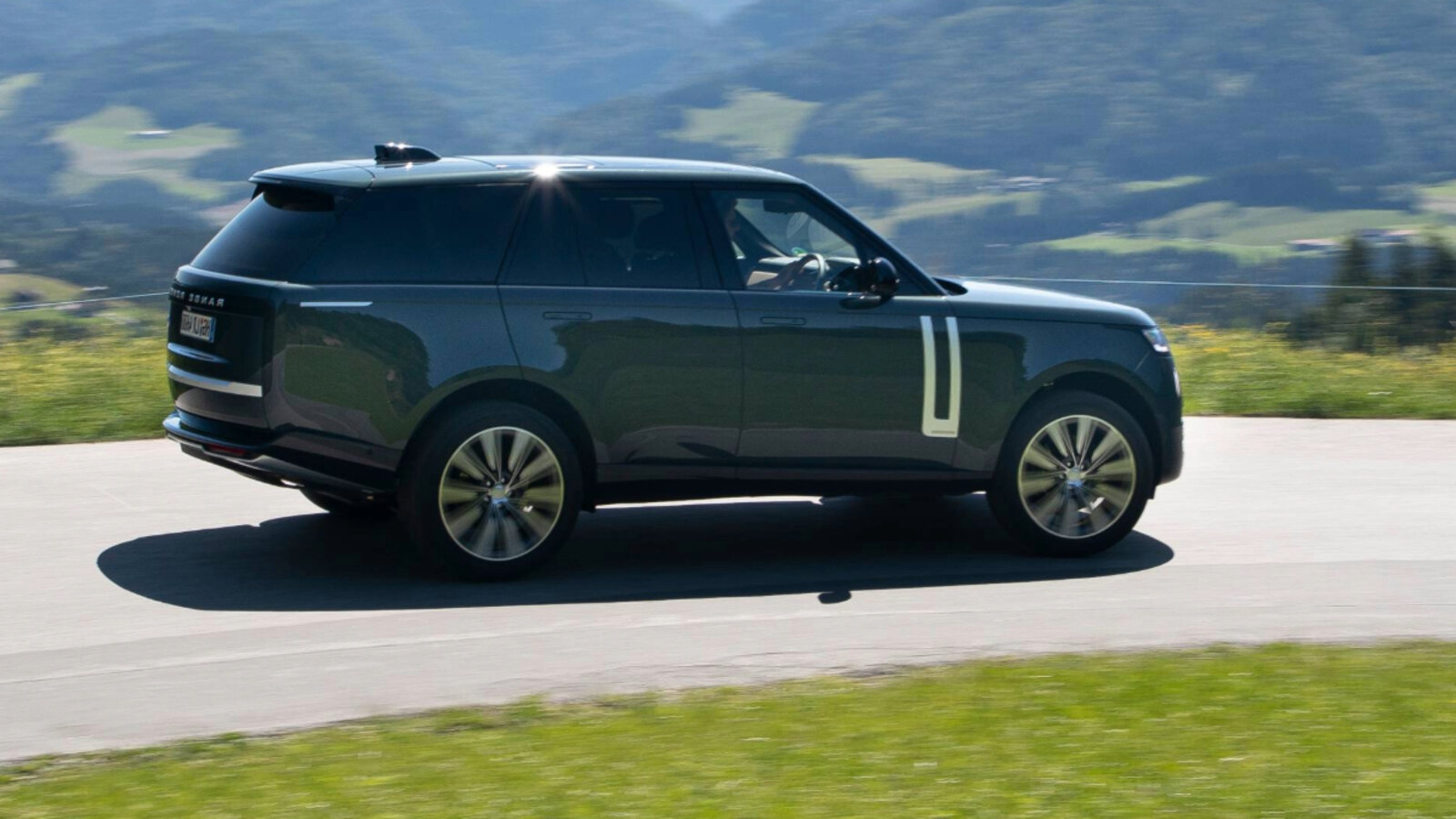 Range Rover auf der Strasse