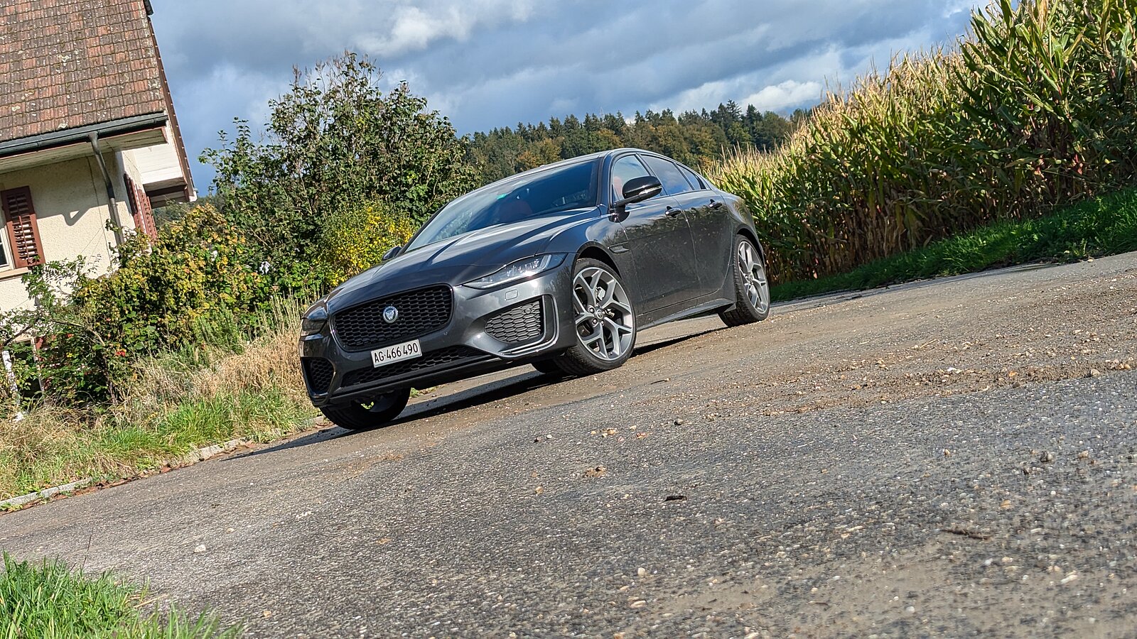 Jaguar XE von vorne