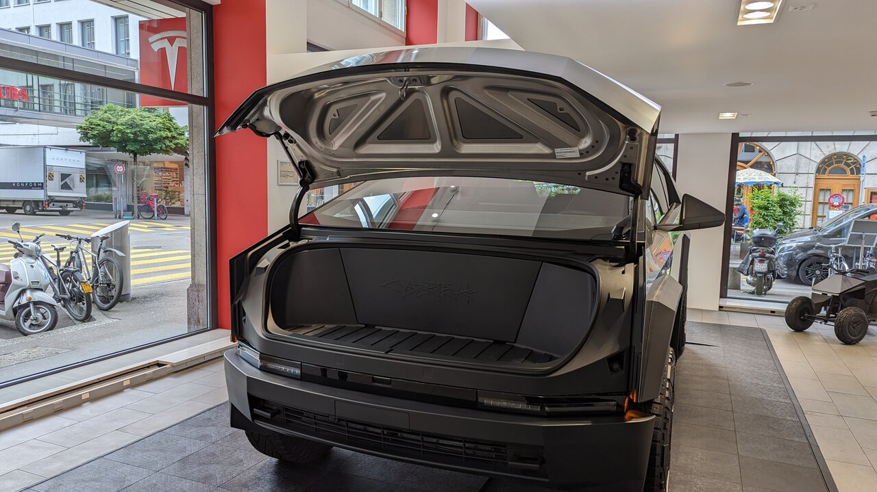 Vorderer Laderaum des Tesla Cybertruck