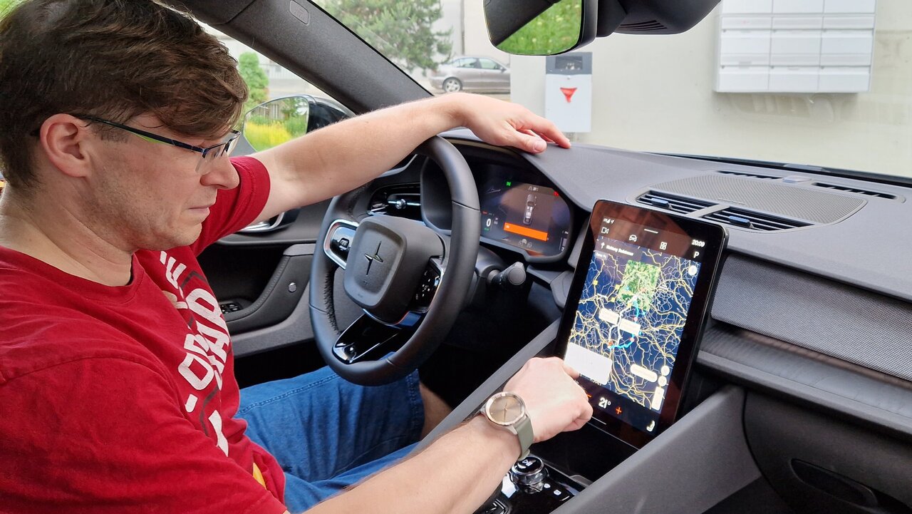 Polestar 2 BST Martin Bartholdi Touchscreen Bedienung