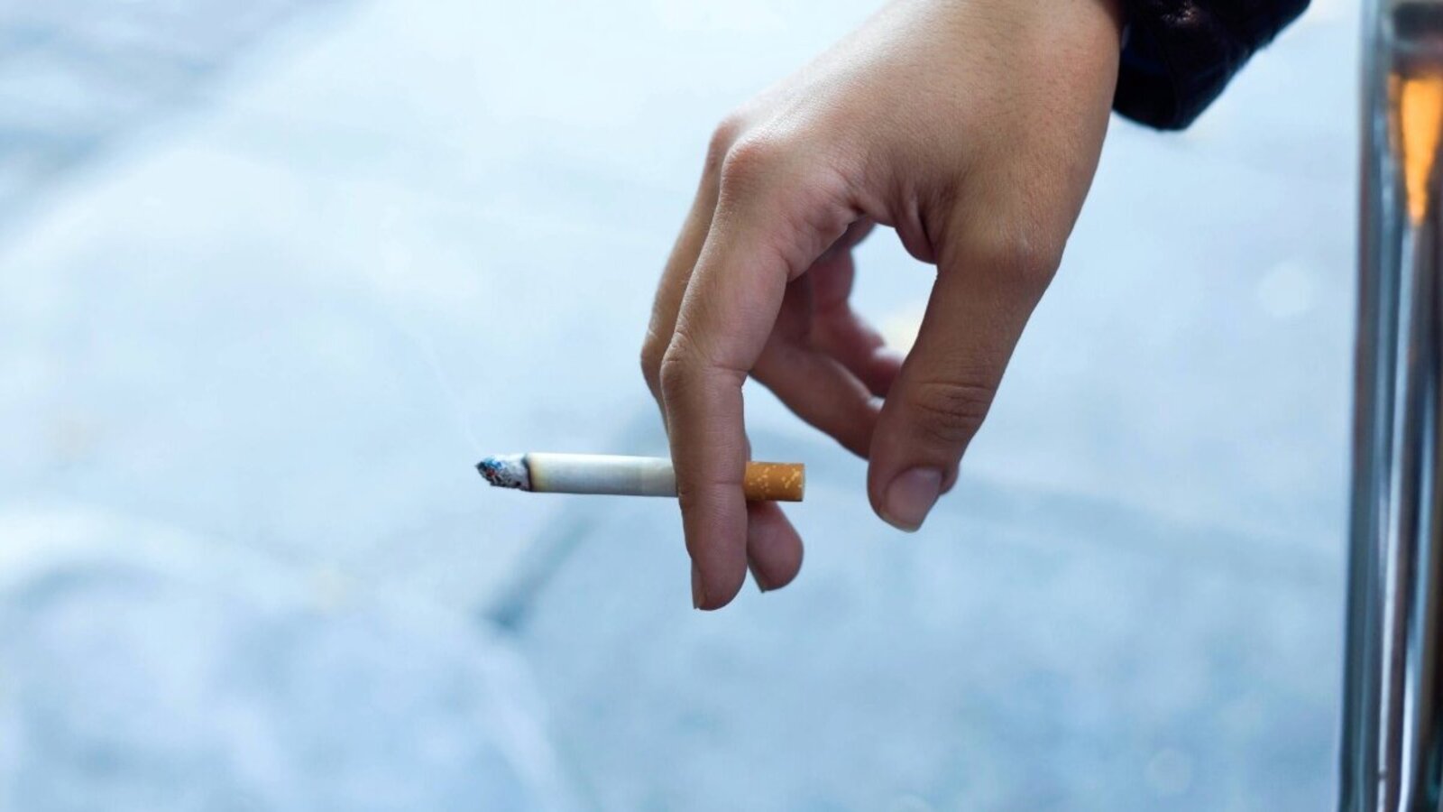 Im Mietauto rauchen ist schon länger verboten, jetzt kanns aber auch richtig teuer werden. Bild: freepik