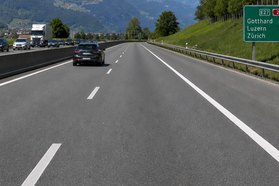 Autobahn mit einem notorischen Linksfahrer