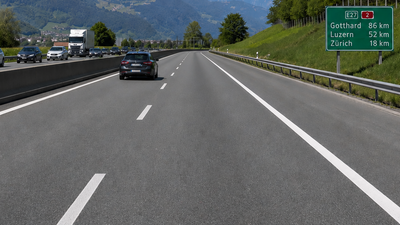 Autobahn mit einem notorischen Linksfahrer