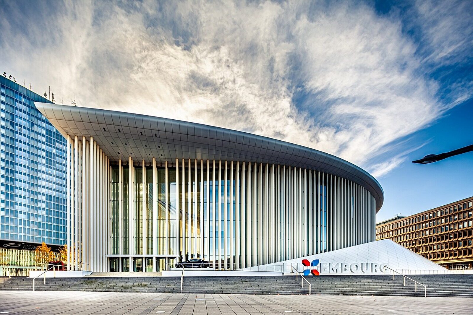 Wer mit dem Auto in die Philharmonie in Luxemburg fahren will, macht das europaweit im Vergleich recht preisgünstig. Luxemburg ergattert sich den 3. Platz. Bild: Laurent Verdier, Pixabay