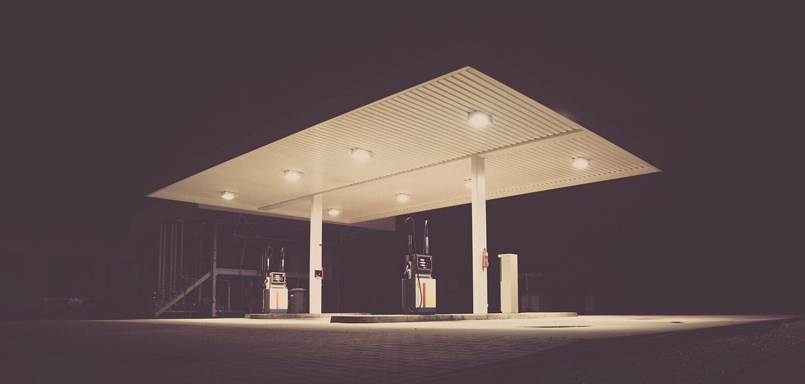Tankstelle in der Nacht