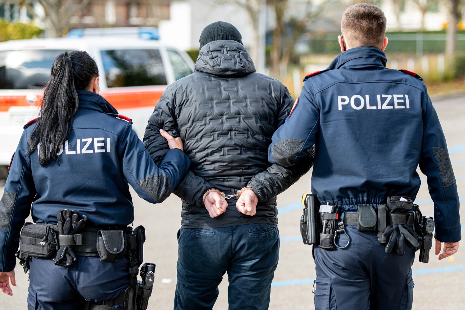 Bei den Festgenommenen handelt es sich um Algerier, Marokkaner und Eritreer zwischen 22 und 37 Jahren.