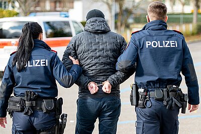 Bei den Festgenommenen handelt es sich um Algerier, Marokkaner und Eritreer zwischen 22 und 37 Jahren.
