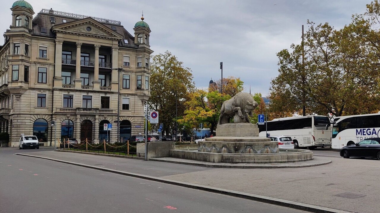 Der Geiserbrunnen ist ein sehr dominantes Merkmal des gesuchten Startplatzes. Er liegt mitten in Zürich in der Nähe des Zürichseeufers. Bild: STREETLIFE