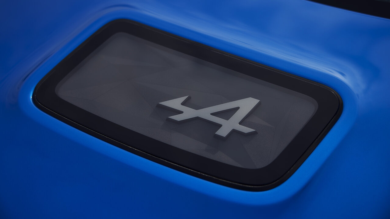 Das Alpine-A in der Motorhaube