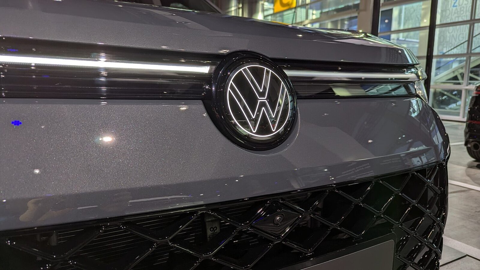 Beleuchtetes VW-Logo