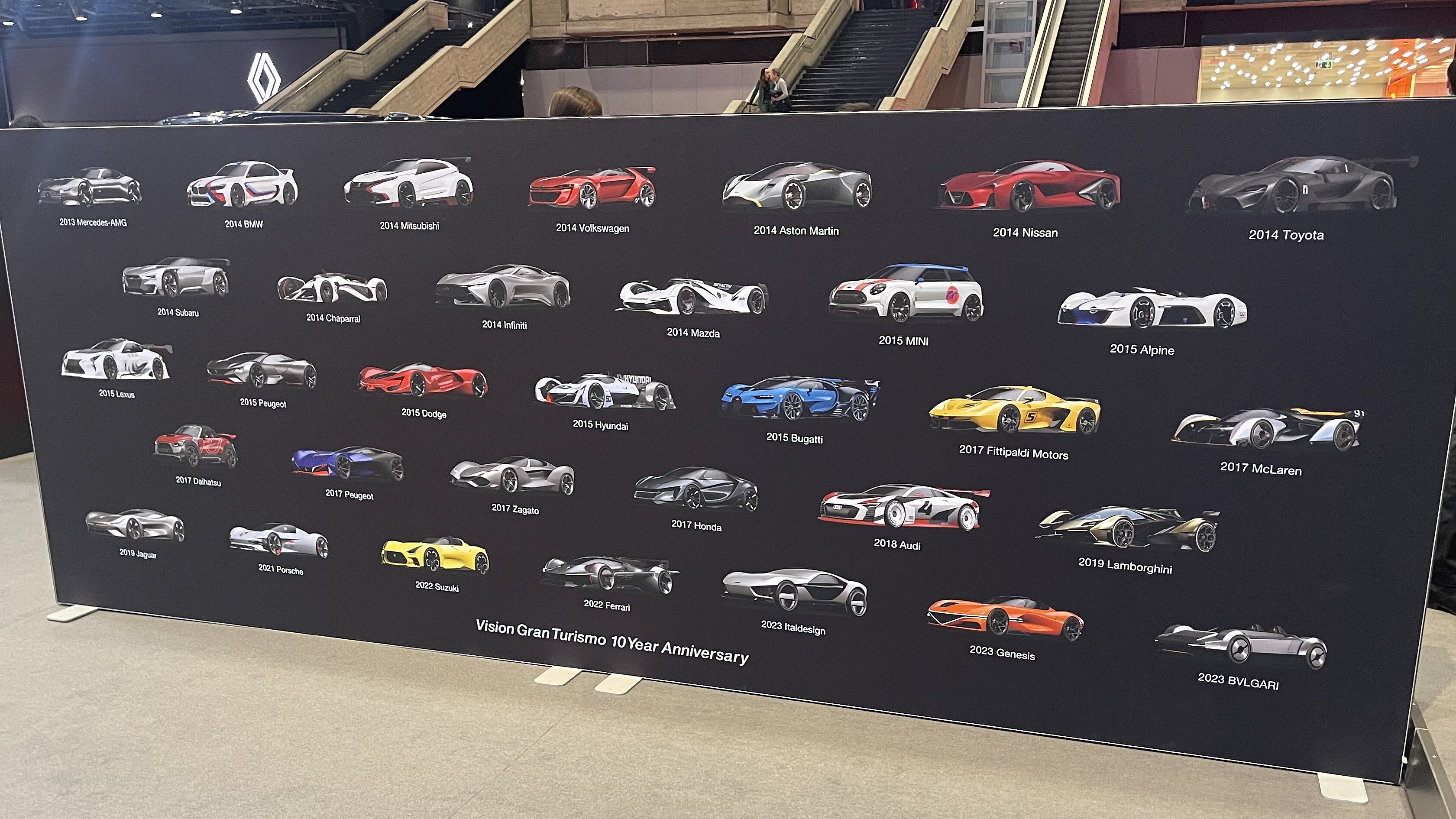 Stele am Autosalon GEnf