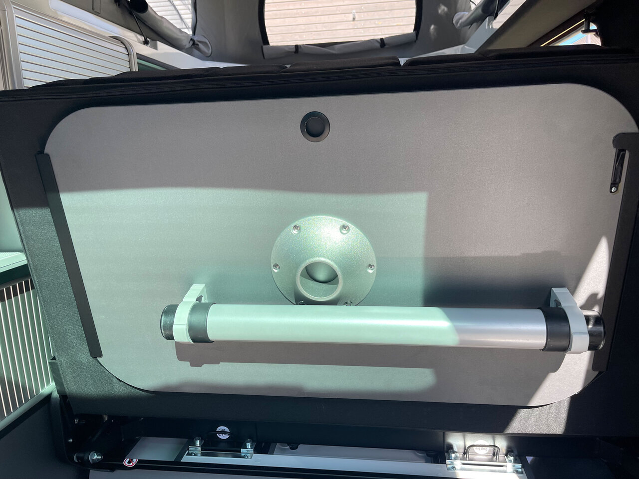 Der Tisch im Renault Trafic Spacenomad