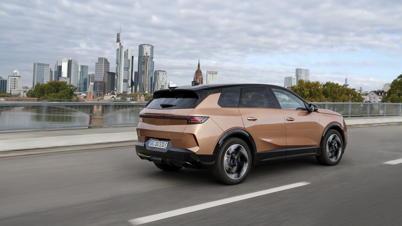 Opel Grandland von hinten