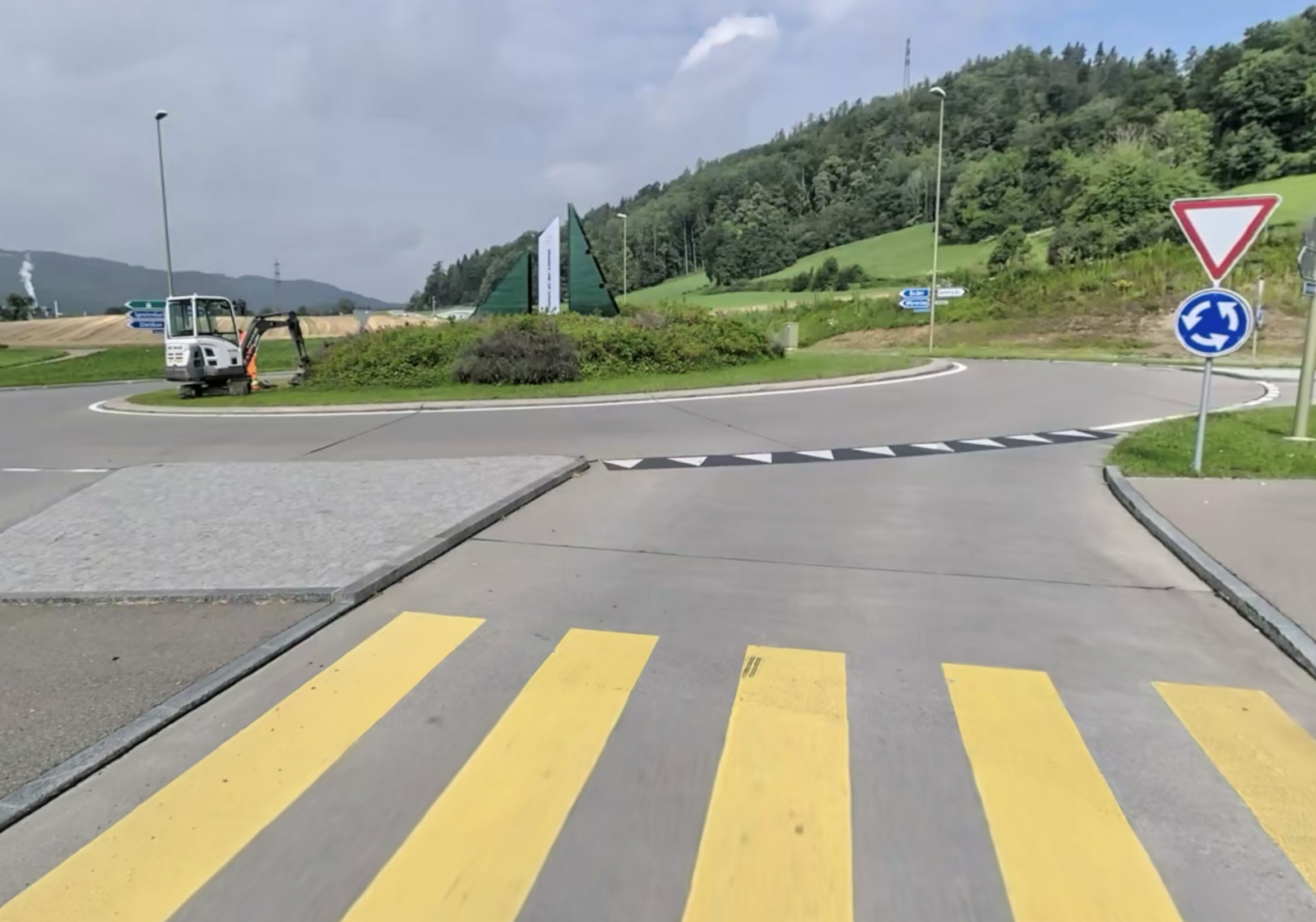 Fussgängerstreifen vor Kreisel