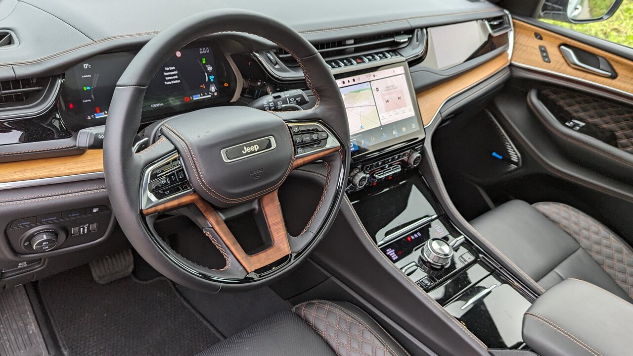 Cockpit des Jeep Grand Cherokee