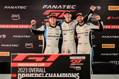 Die Fahrer-Champions des GT World Challenge Europa Endurance Cup 2023: Timur Boguslavskiy, Raffaele Marciello, Jules Gounon (v.l.)