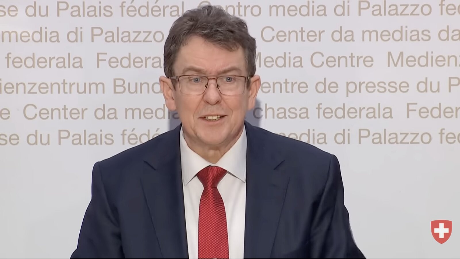 Bundesrat Albert Rösti präsentiert "Verkehr 2045": Die akuten Engpässe im Bahn- und Nationalstrassennetz sollen in den nächsten 20 Jahren beseitigt sein. Bild: UVEK