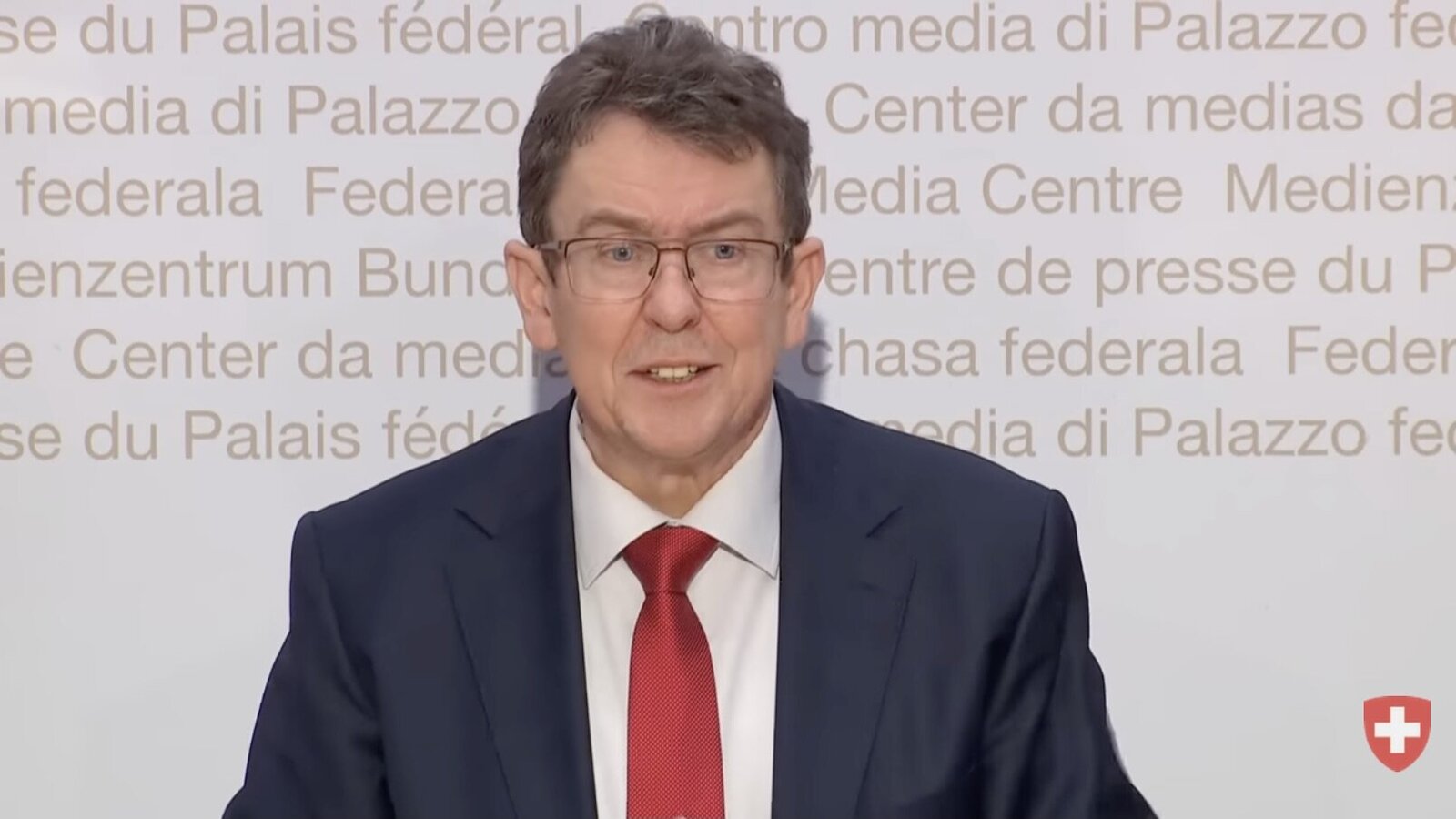 Bundesrat Albert Rösti präsentiert "Verkehr 2045": Die akuten Engpässe im Bahn- und Nationalstrassennetz sollen in den nächsten 20 Jahren beseitigt sein. Bild: UVEK