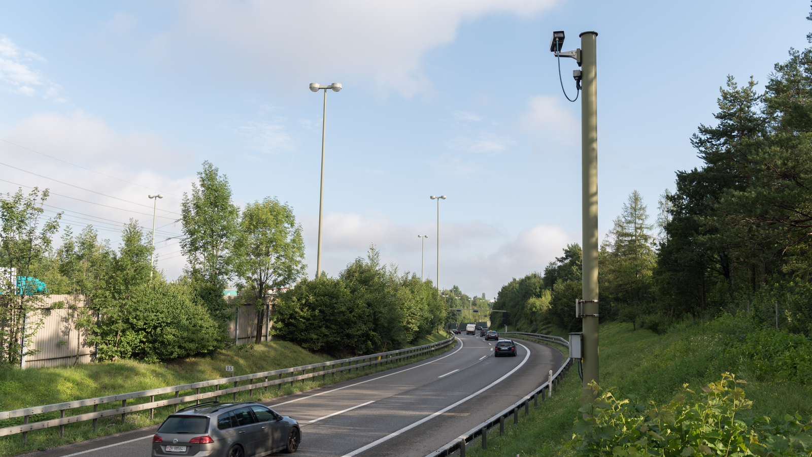 Verkehrskamera an einer Schweizer Autobahn