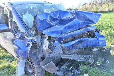 Zwei Autos kollidierten frontal in Hohenrain. Bild: Luzerner Polizei