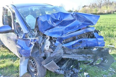 Zwei Autos kollidierten frontal in Hohenrain. Bild: Luzerner Polizei