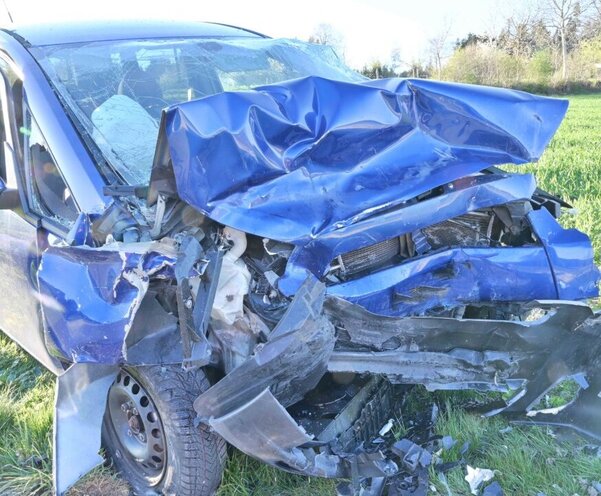 Zwei Autos kollidierten frontal in Hohenrain. Bild: Luzerner Polizei