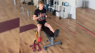 Fabio Scherer am Trainieren mit kaputtem Fuss Teaser Bild